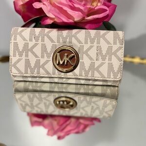 Michael Kors Cream Wallet Classic Design